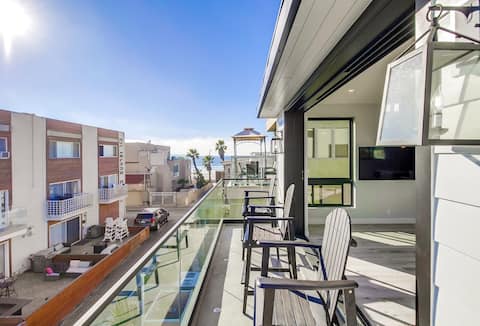 OCEAN VIEW Beach Penthouse - 1 block to the beach