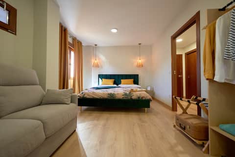 Top Airbnb: "Casa de las Argollas" apartment with parking in Cáceres
