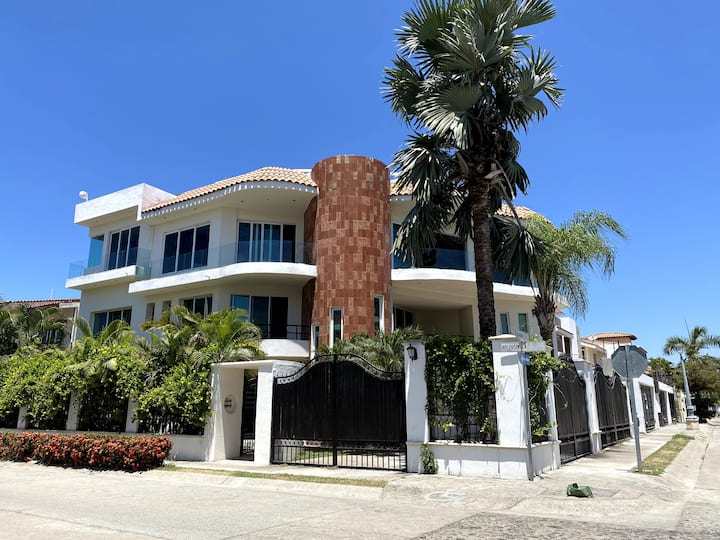 Preciosa casa en pleno corazón de Puerto Vallarta Casas en renta en