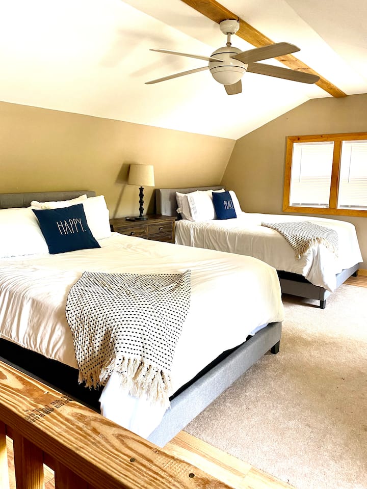 Loft con dos camas tamaño queen. 