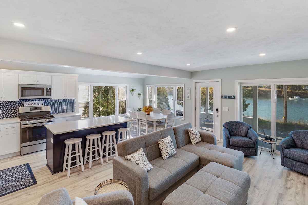 Top performing Airbnb: What a View, pets welcome, waterfront,Unit A in Onset