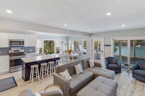 Top performing Airbnb: Onset, on water view, dogs welcomed, Unit A in Onset