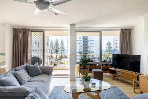 Top performing Airbnb: Ocean views Rainbow Bay, short walk to beach in Coolangatta