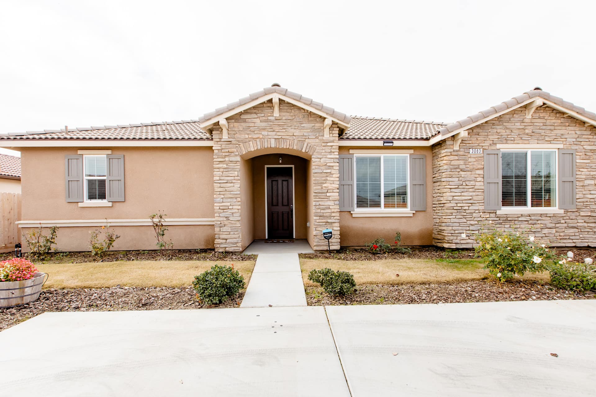 Contemporary Stunning Home in NE Tulare.