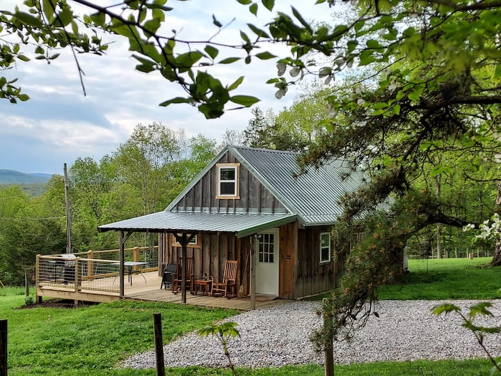 Cabin Guest Book: Sign in Book for Rustic Cottage Vacation Rental Home