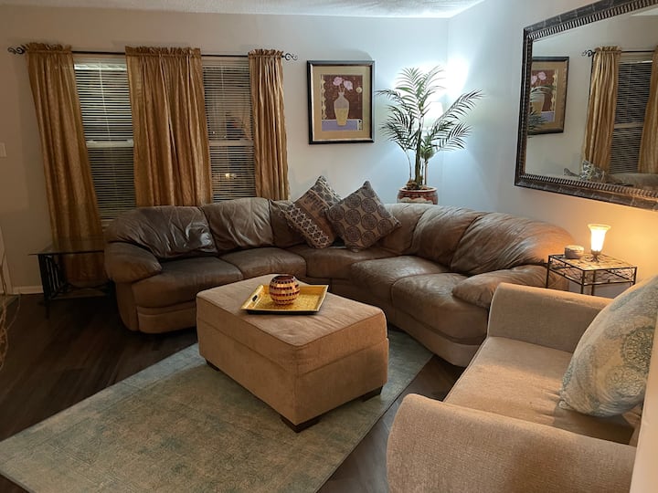 🪅 ️Great space. Close to UT & downtown. 🌟Parking. Townhouses for Rent