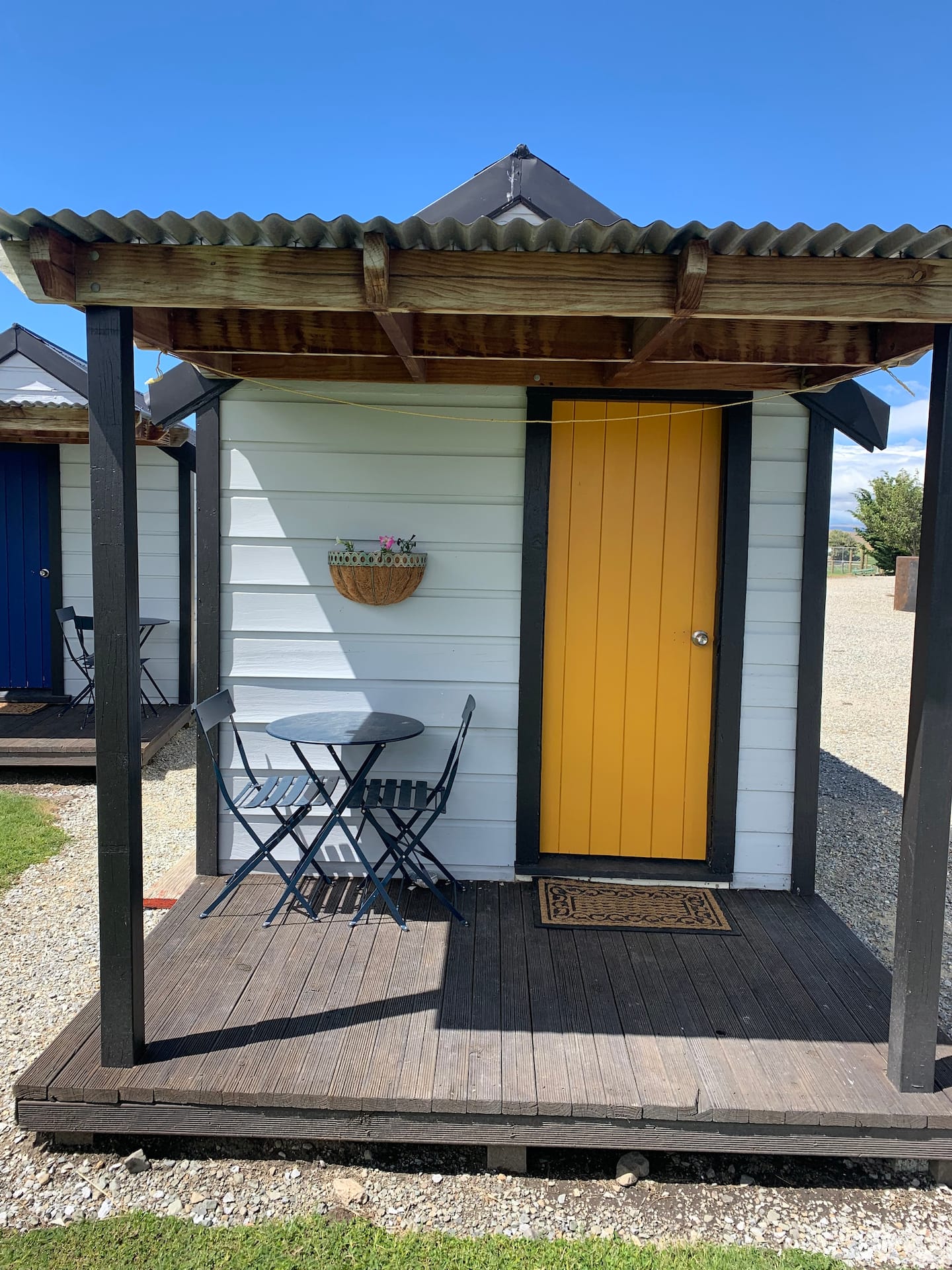 Wedderburn Farm Stay- Yellow Cabin Queen 1