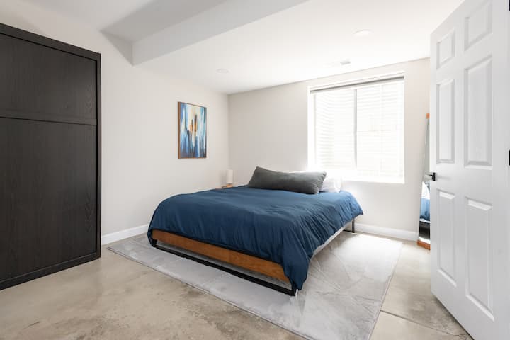 Chambre principale au sous-sol #4