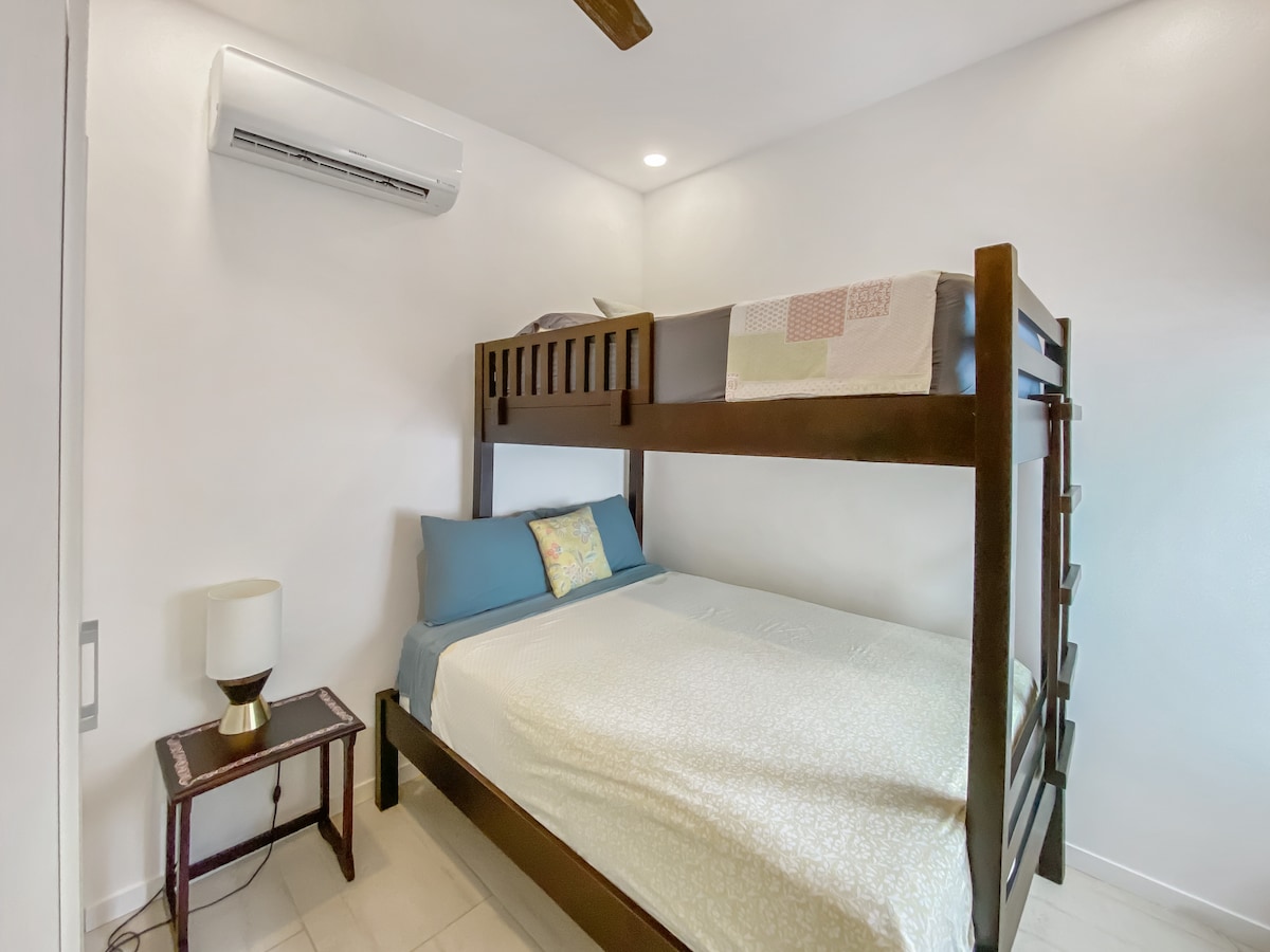 客房配备双人床和单人床