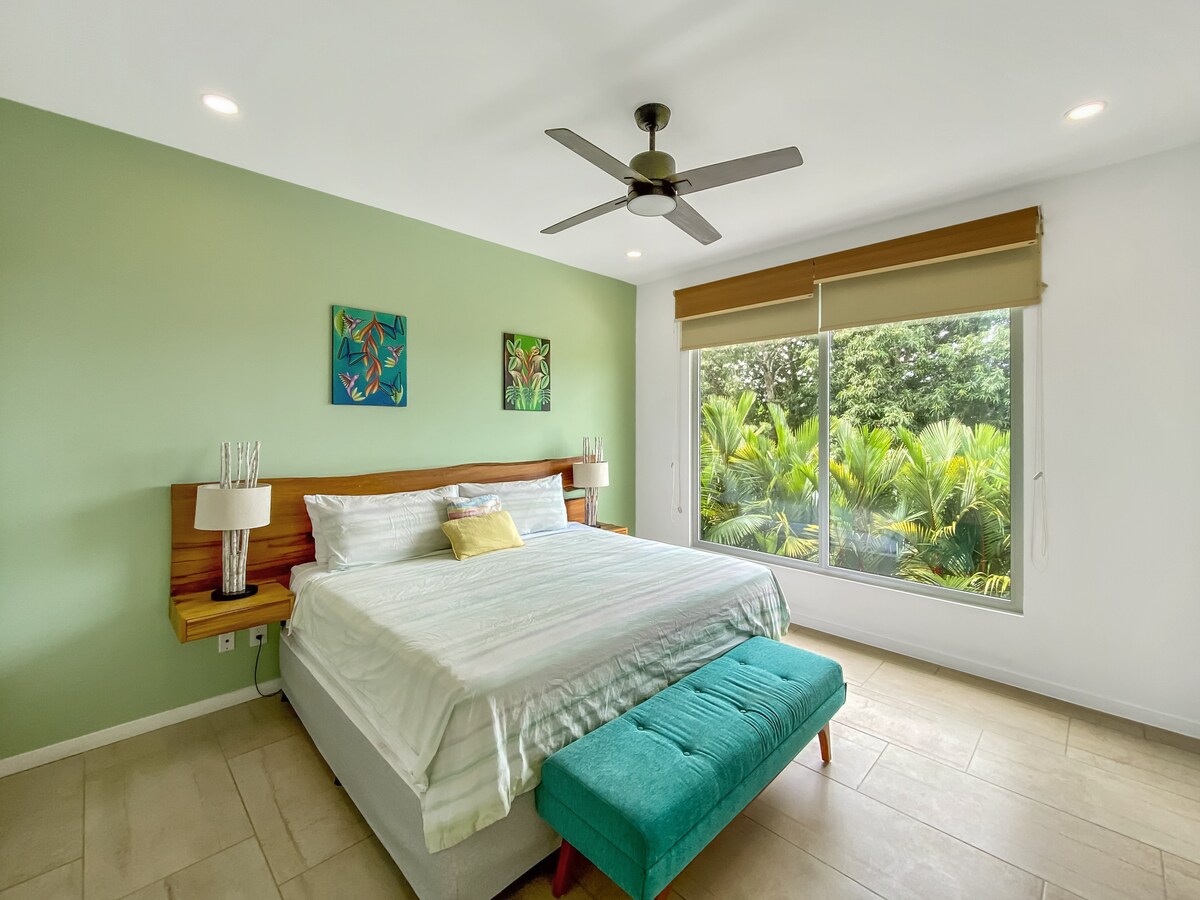 主卧加大双人床