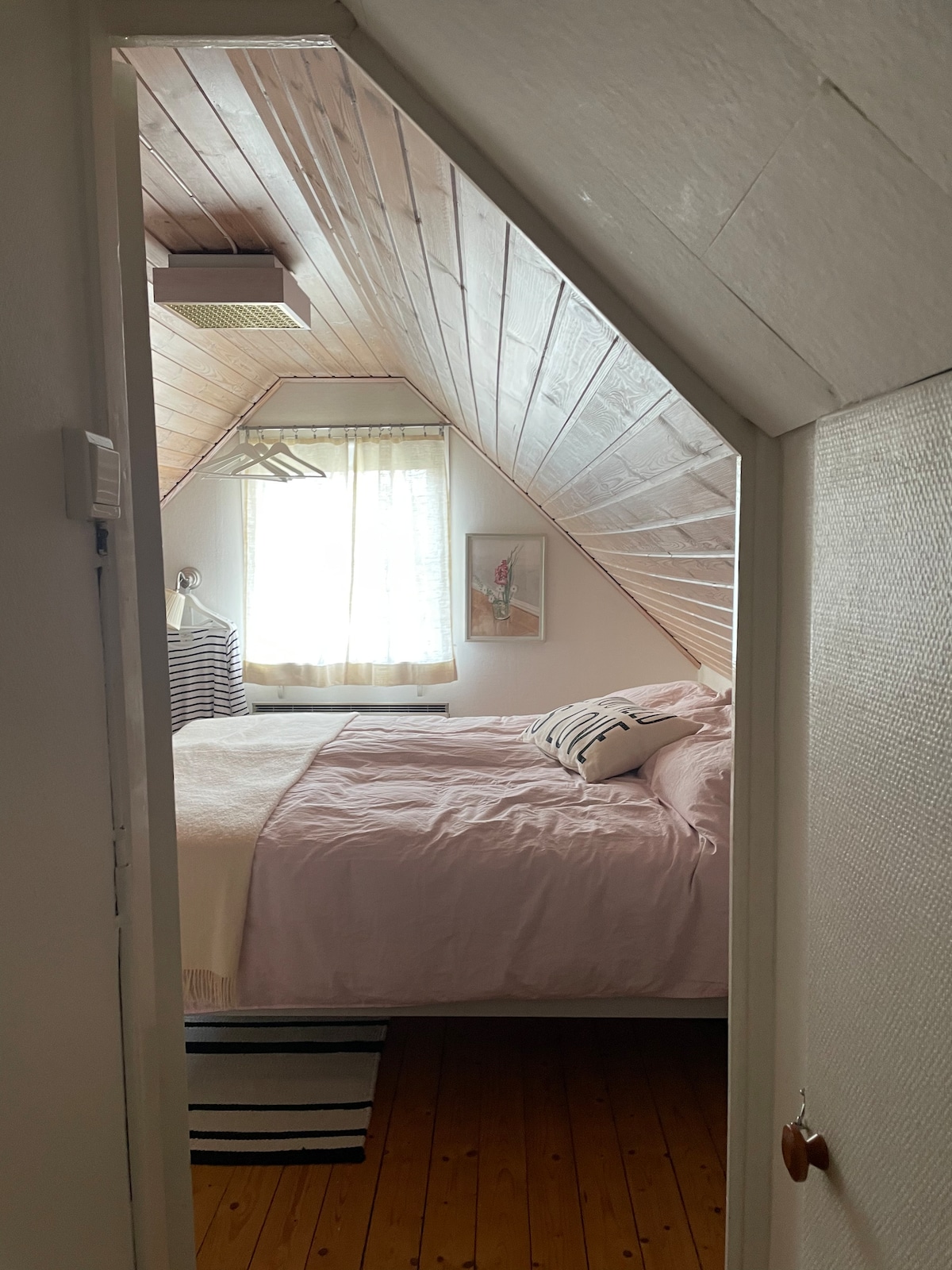 ห้องนอนพร้อมเตียงคู่ (กว้าง 160 ซม.)