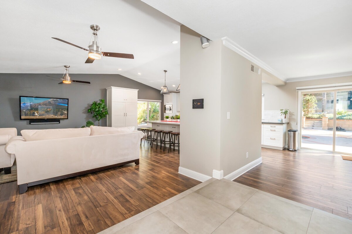 Mwonekano wa njia ya kuingia - na iPad yako ili kudhibiti nyumba :) 
TV - apple tv 