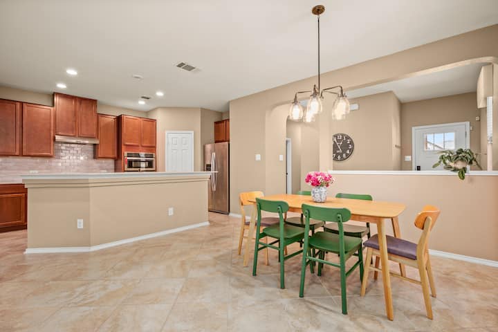 Home In Round Rock! - Round Rock, TX