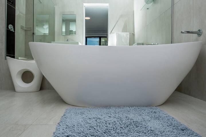 Cap du Mont gallery image 2