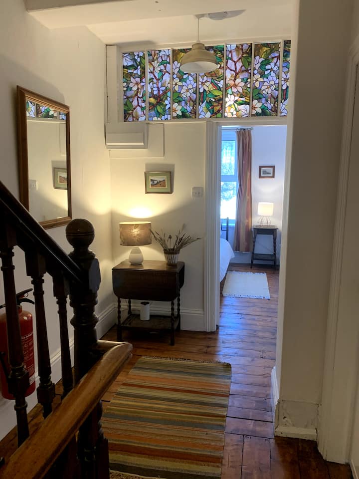 коридор на първия етаж, водещ до една от спалните 