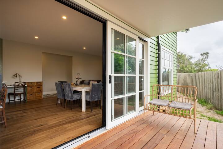 Peninsula Green Cottage 52A gallery image 3