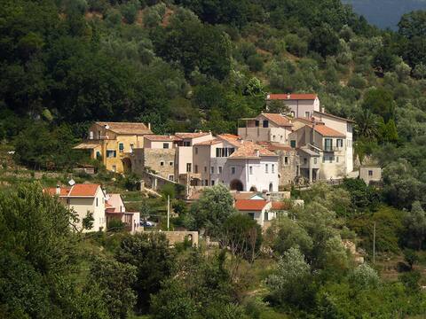 Ca' di Mu. Entire house in Boragni