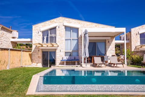 Villa Iris with private infinity pool und sea view