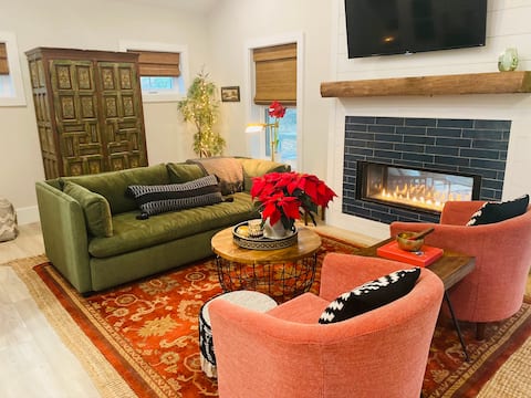 Stylish, Spacious & Pet-Friendly Studio Cottage