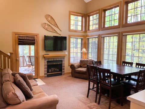 Great Summer Condo, Pets welcome, Sleeps 16
