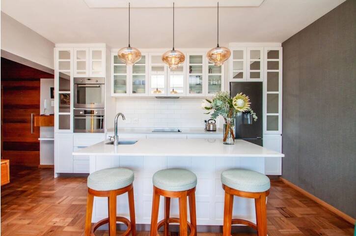 Sea Point Beachfront 2-Bed Bliss gallery image 4