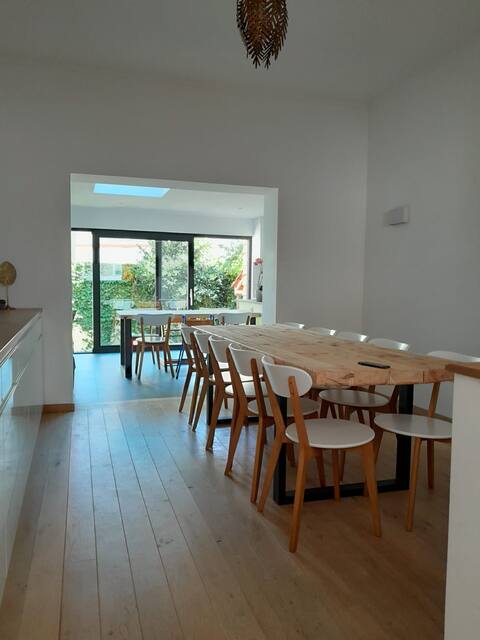 Large family home, 5 min walking to the sea