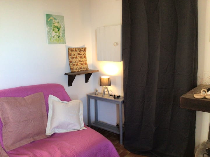 Cómoda zona de estar para ver la televisión, leer un buen libro o simplemente descansar 