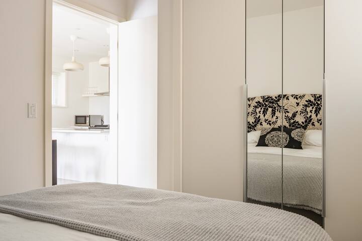 Modern + Stylish 3BR 2BA in Trendy Mt Pleasant gallery image 3