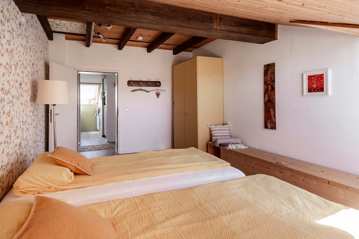 просторна двойна спалня (широка 200 см)