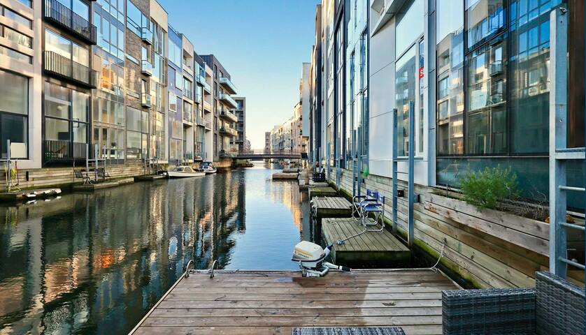 Luxury Canalhouse with Floating Terrace & Parking