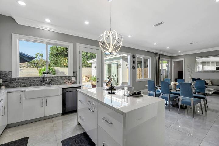 Home 10 Miles from Disney & Pool gallery image 5