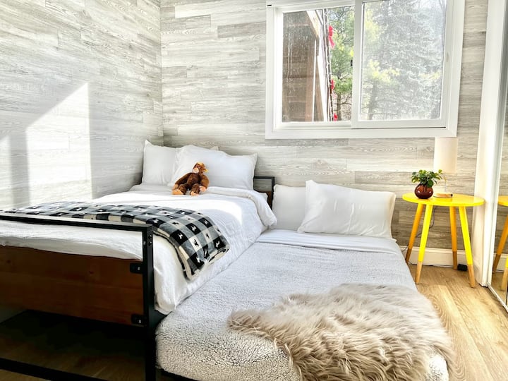Upstairs bedroom 2 with roll-out trundle bed