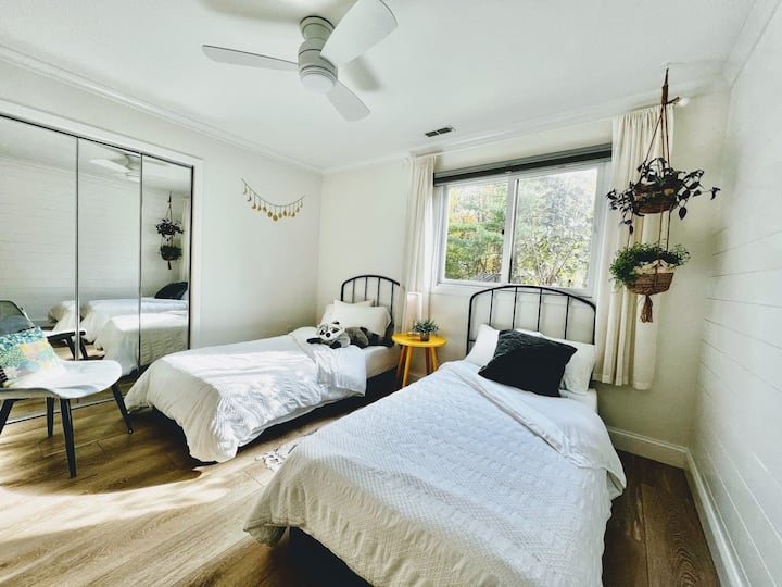 Upstairs bedroom 1.  Two twin beds can be pushed together.