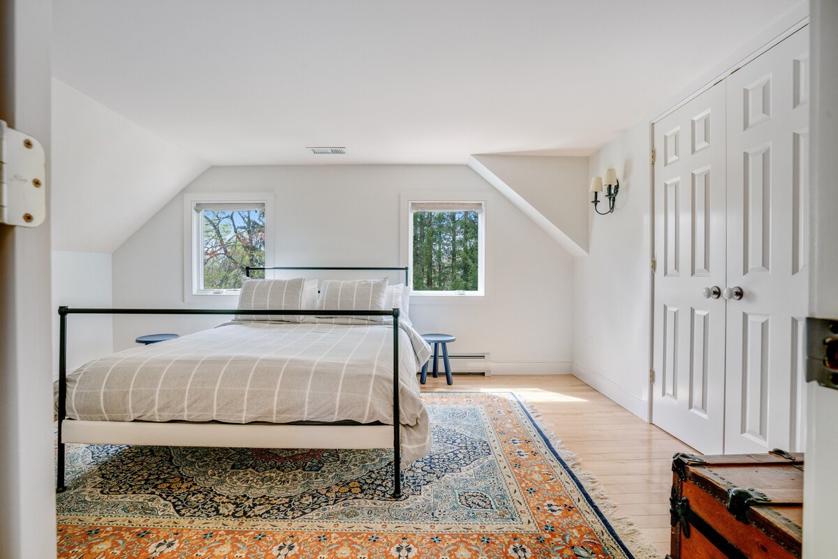 Ďalšia spálňa pre hostí na poschodí. 