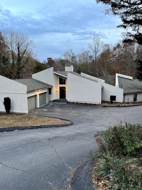 Private cozy lake home with indoor pool!