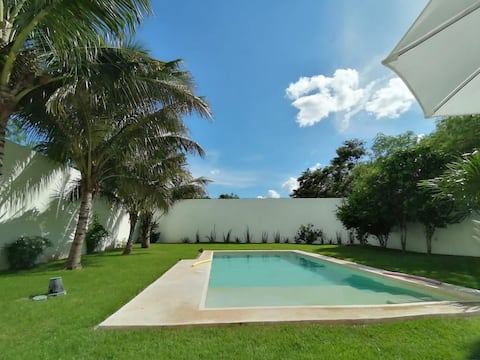 Nice house to rest with a large pool, Merida