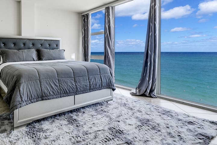 On the B.E.A.C.H.-Beachfront Views-Balcony-Pool