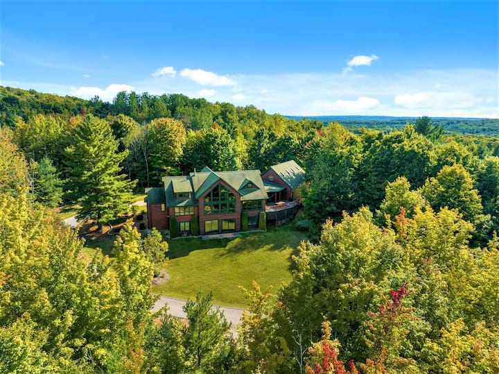 19 Person Private Lodge 2 min from Golf/Ski/Beach