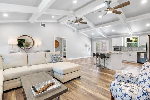 3BE/2BA NEW Construction - HOT TUB / 1.3m to Beach