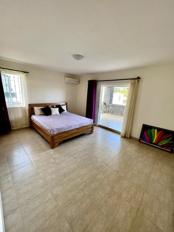 Segundo dormitorio tamaño king con balcón