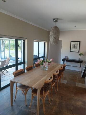 Cape Town holiday house with mountain views & pool gallery image 4