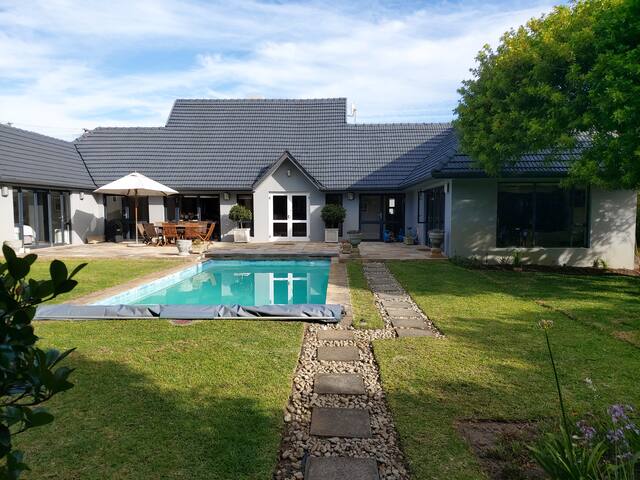 Cape Town holiday house with mountain views & pool gallery image 2