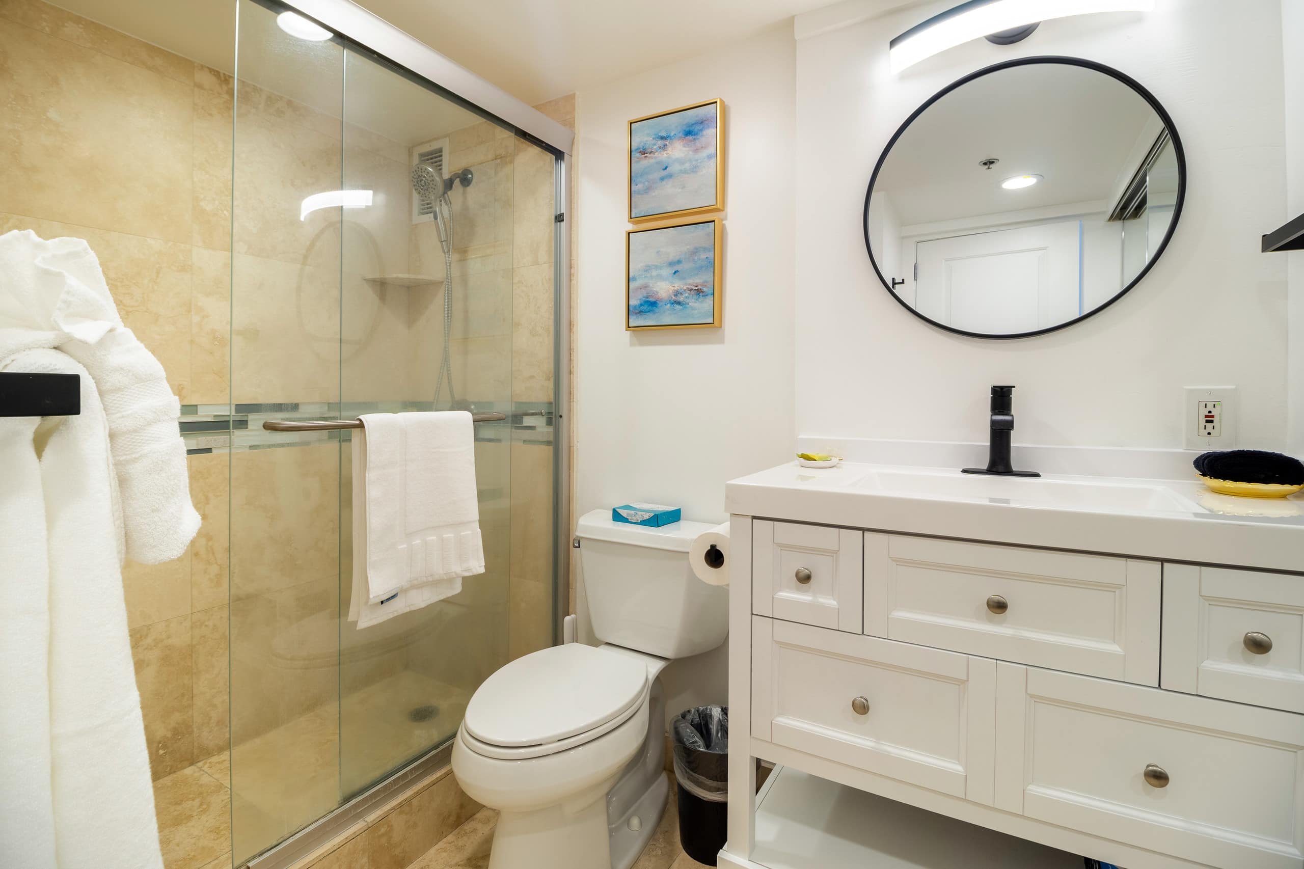 Condo in Honolulu · ★4.91 · 2 bedrooms · 4 beds · 2 private baths - Image 18