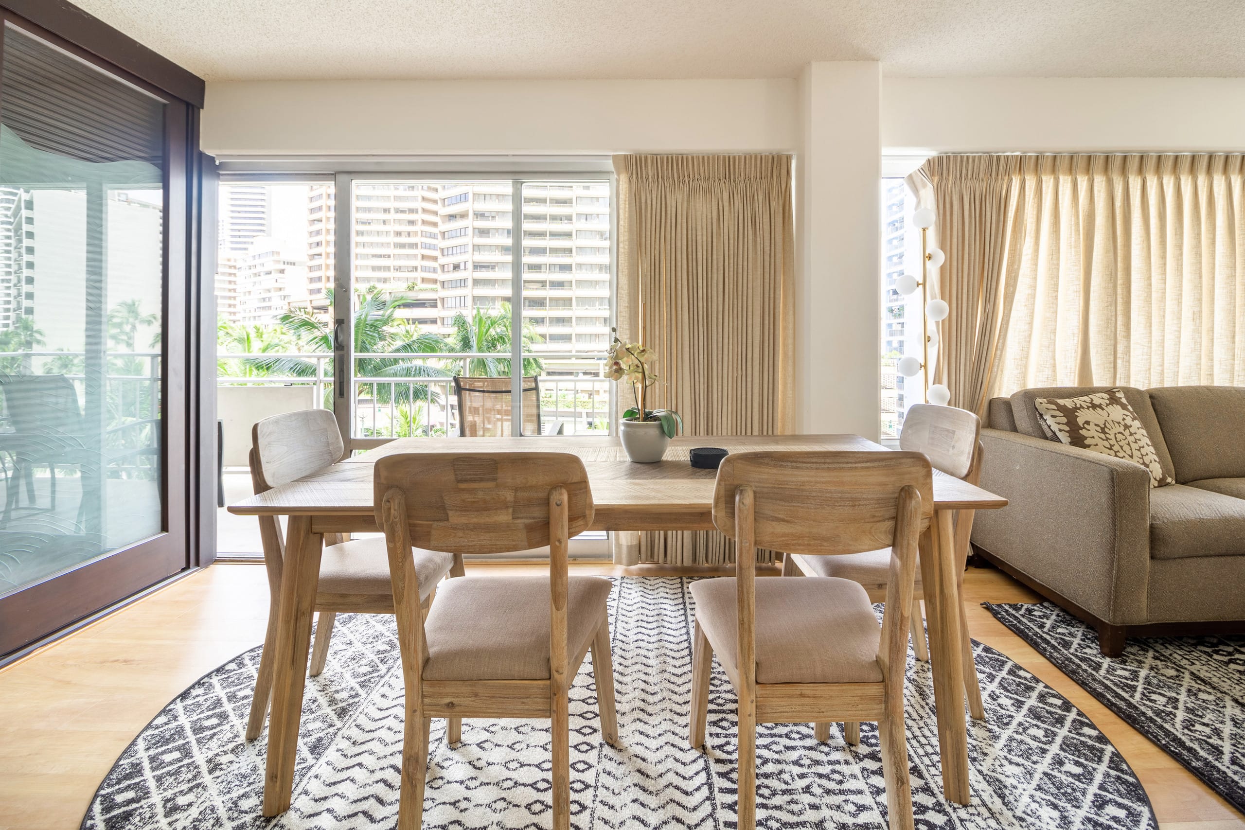 Condo in Honolulu · ★4.91 · 2 bedrooms · 4 beds · 2 private baths - Image 10