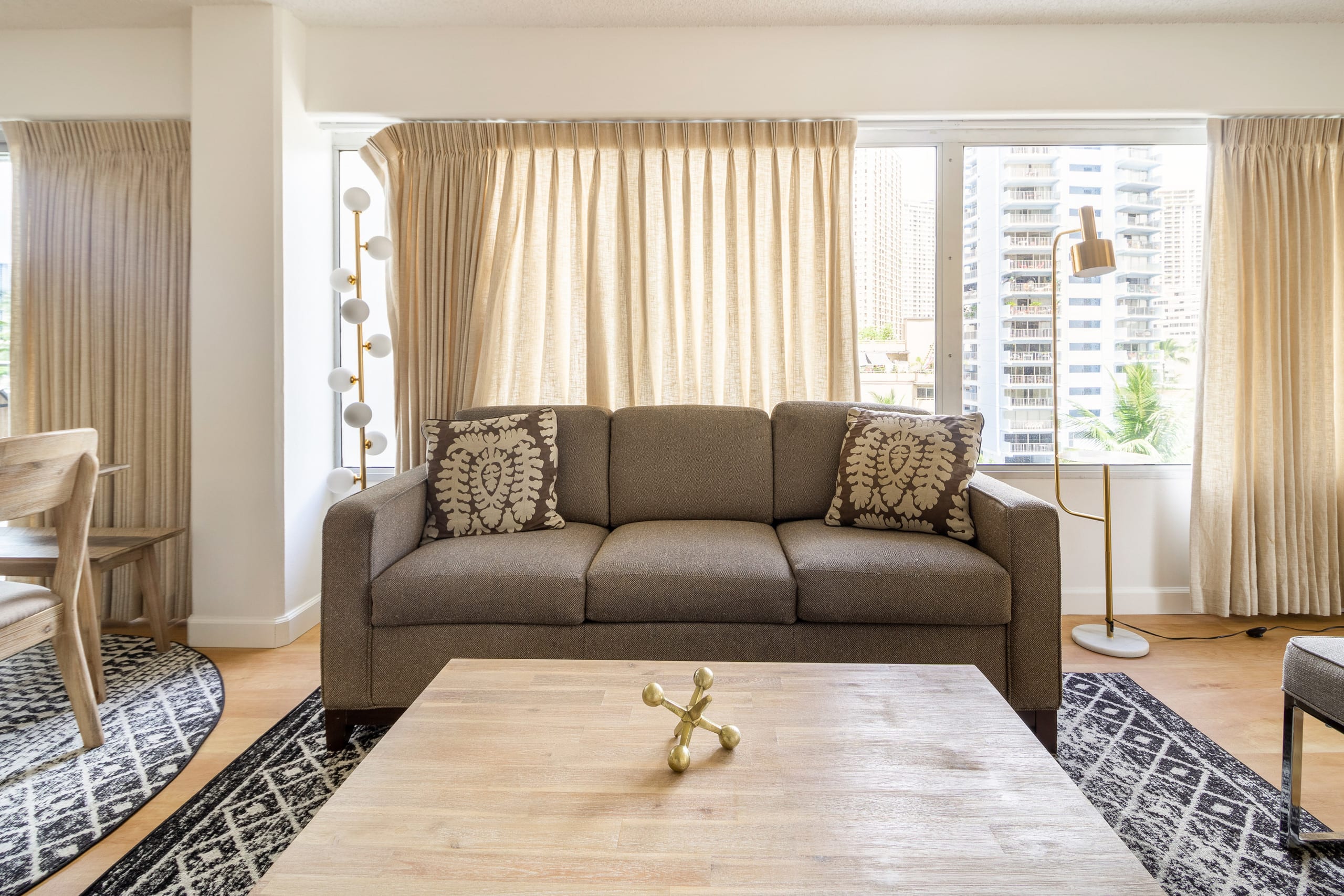 Condo in Honolulu · ★4.91 · 2 bedrooms · 4 beds · 2 private baths - Image 5
