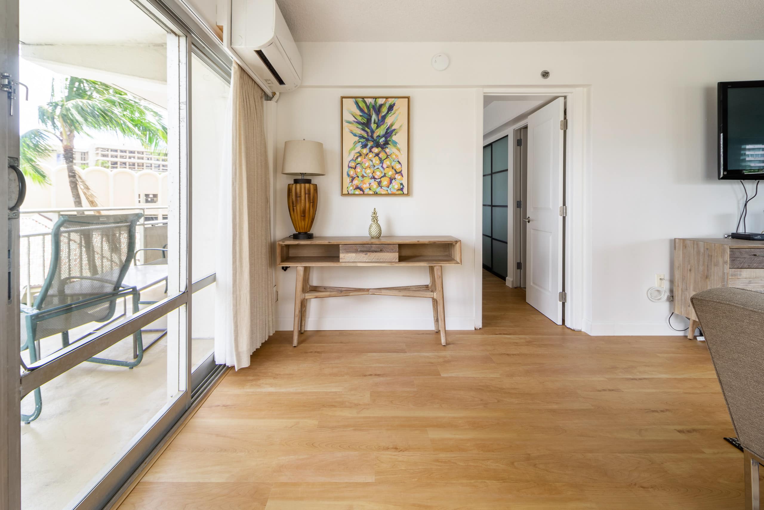 Condo in Honolulu · ★4.91 · 2 bedrooms · 4 beds · 2 private baths - Image 6