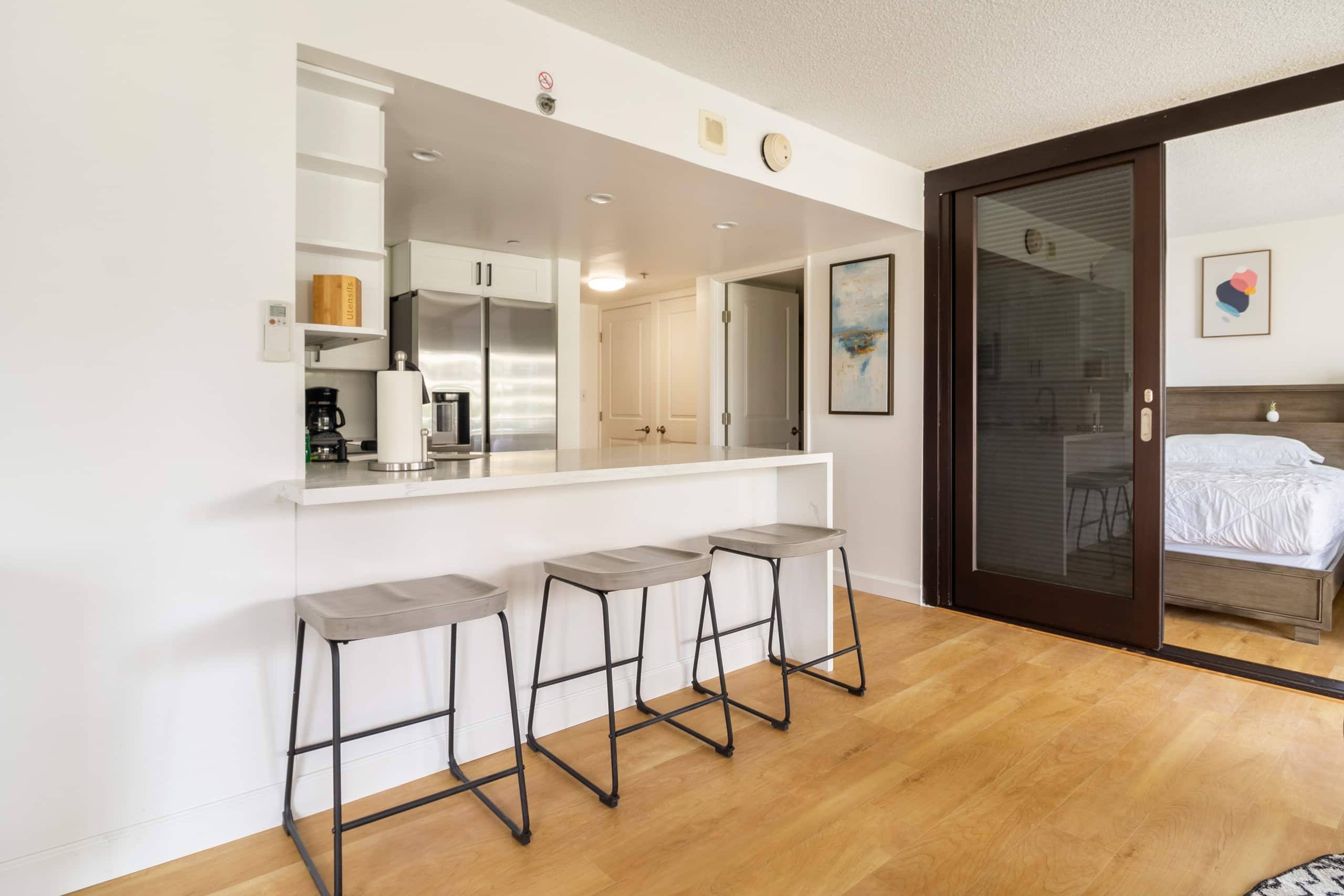 Condo in Honolulu · ★4.91 · 2 bedrooms · 4 beds · 2 private baths - Image 9