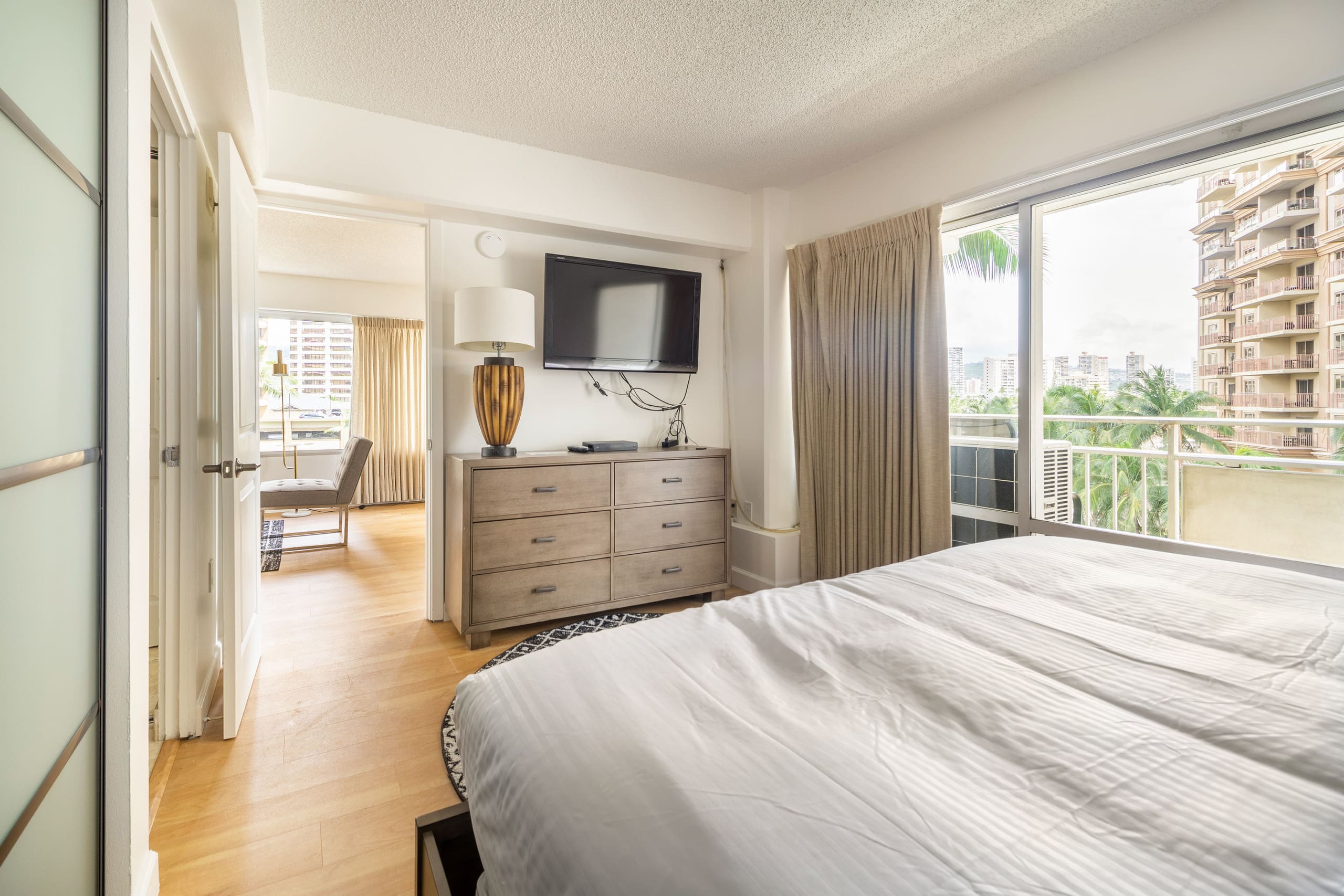 Condo in Honolulu · ★4.91 · 2 bedrooms · 4 beds · 2 private baths - Image 13