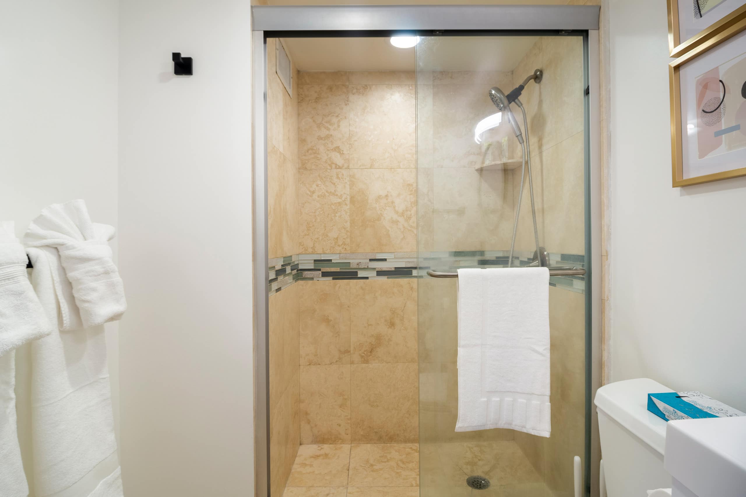 Condo in Honolulu · ★4.91 · 2 bedrooms · 4 beds · 2 private baths - Image 17