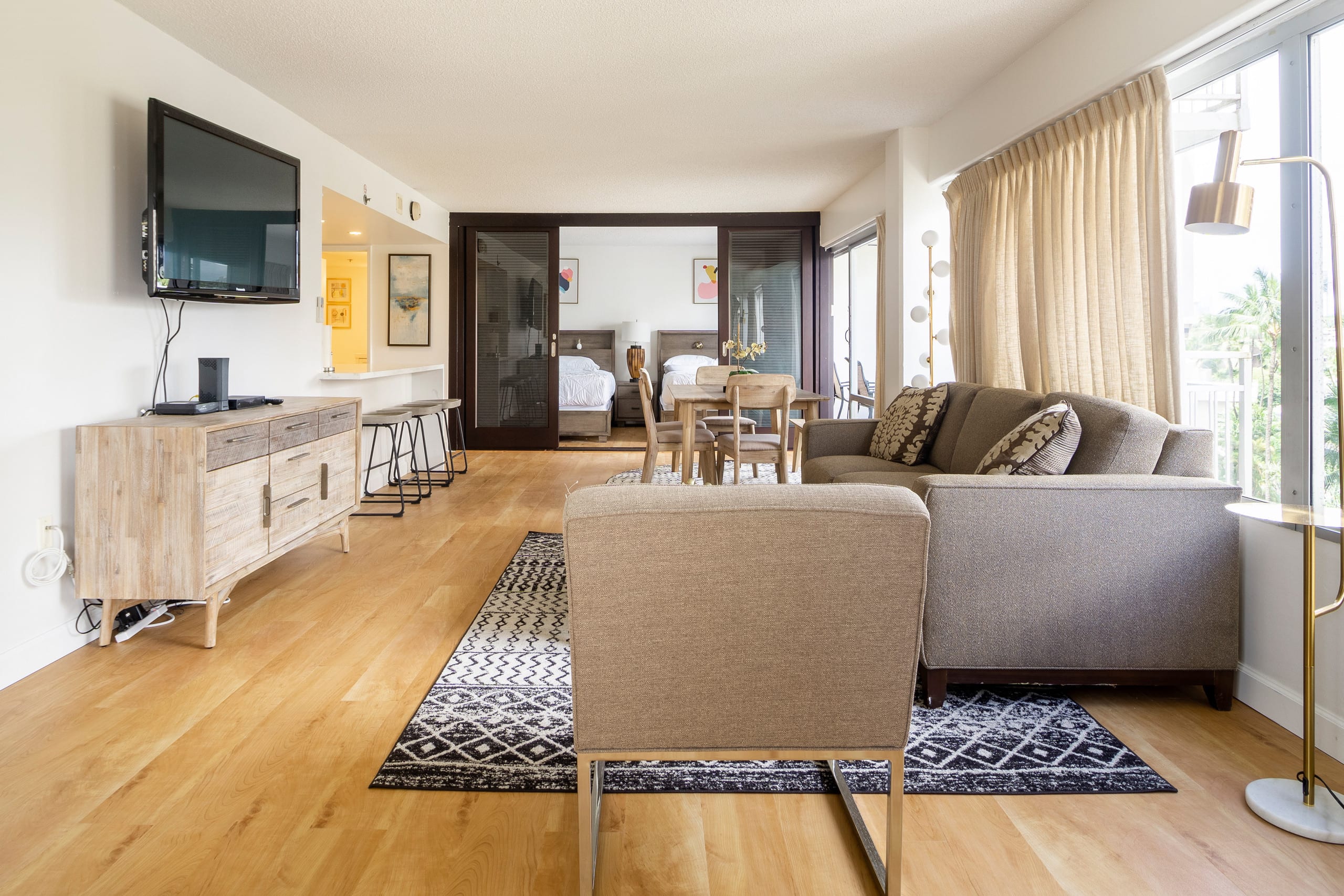 Condo in Honolulu · ★4.91 · 2 bedrooms · 4 beds · 2 private baths - Image 4